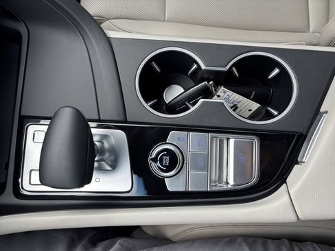 Used 2023 Genesis G70 2.0T image 15