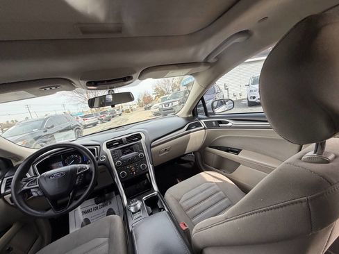 Used 2017 Ford Fusion SE image 22