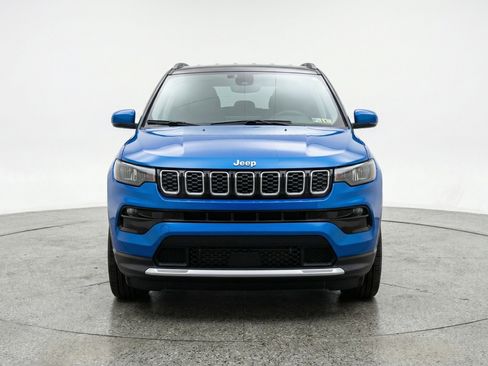 Used 2025 Jeep Compass Limited AWD/4WD image 2