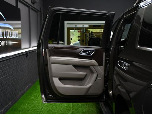 Used 2021 Chevrolet Suburban Z71 w/ Luxury Package image 29