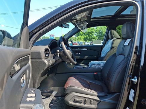 New 2025 Honda Pilot Black Edition image 6