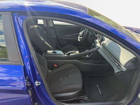 Used 2021 Hyundai Elantra SEL FWD image 25