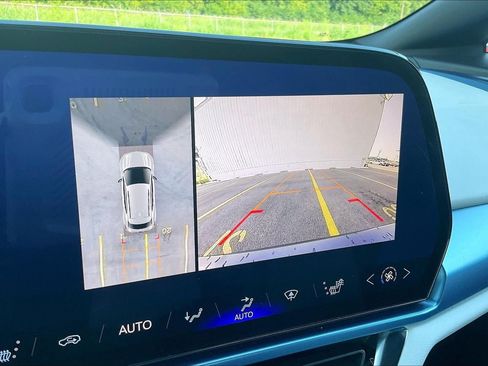 Used 2025 Chevrolet Equinox EV LT FWD image 21