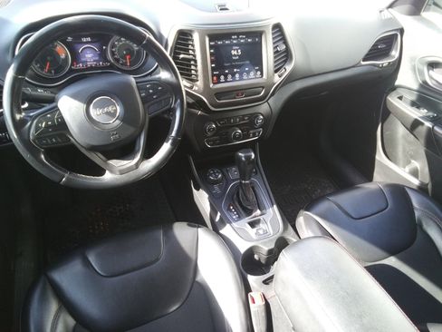 Used 2020 Jeep Cherokee Trailhawk image 12