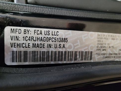 Used 2023 Jeep Grand Cherokee Laredo AWD/4WD image 33