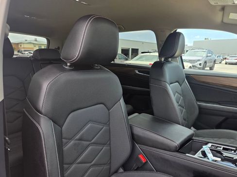 Used 2025 Volkswagen Atlas SE AWD/4WD image 31