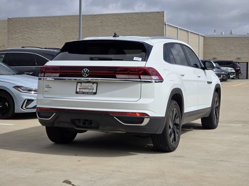 Used 2024 Volkswagen Atlas Cross Sport SE FWD image 4