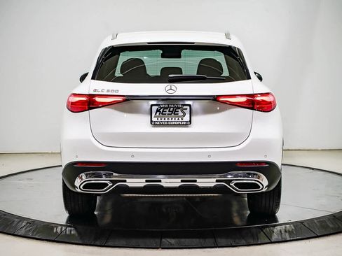 Used 2025 Mercedes-Benz GLC 300 image 3