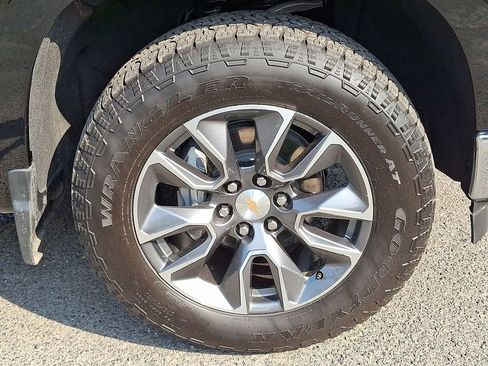 Used 2025 Chevrolet Silverado 1500 LT image 32