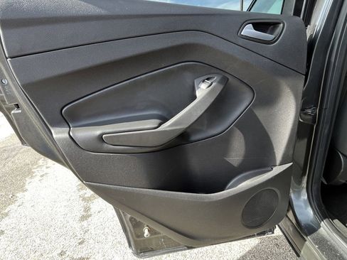 Used 2019 Ford Escape SE image 16