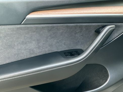 Used 2025 Tesla Model Y Long Range image 11