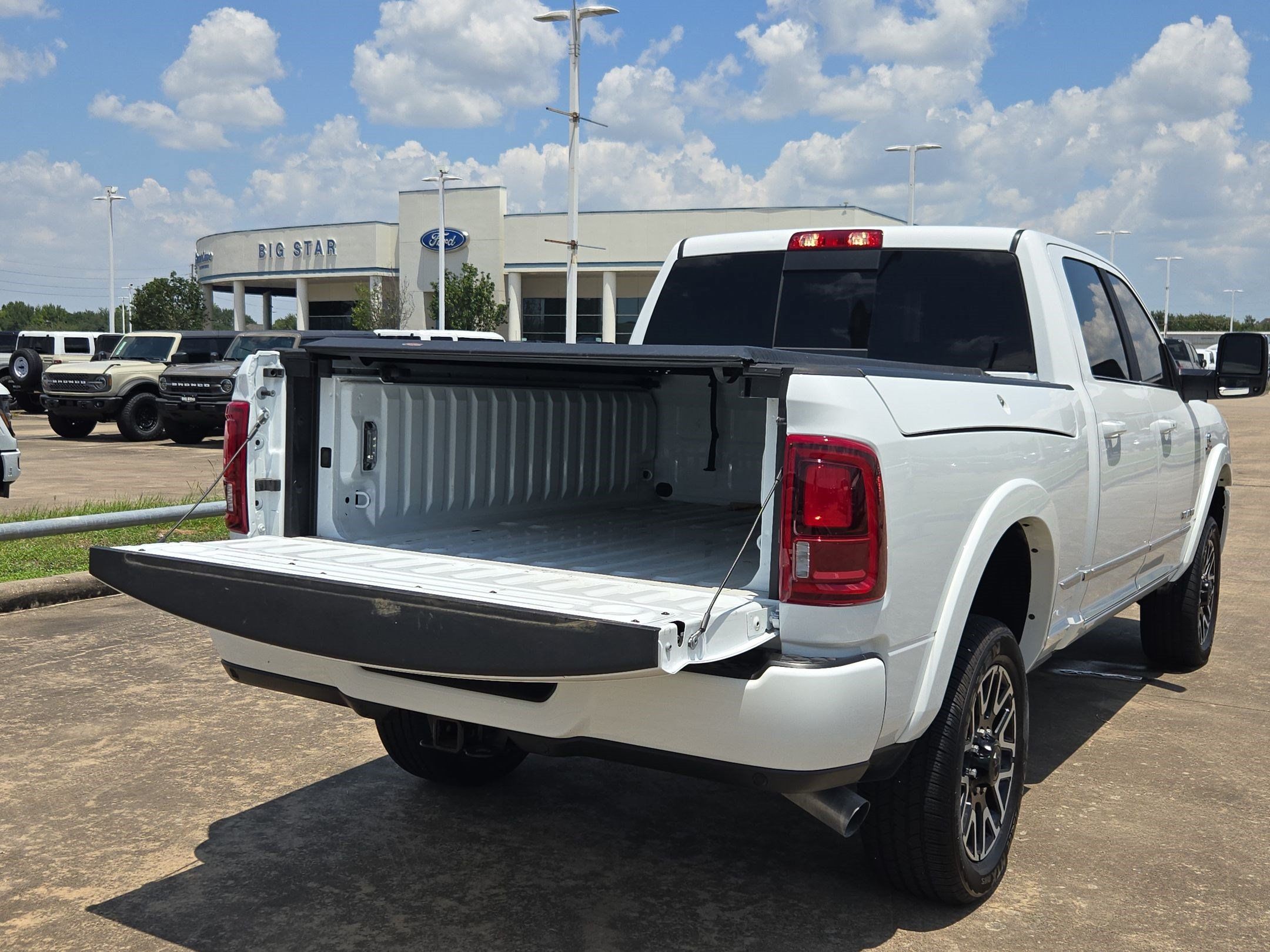 Used 2025 RAM 2500 Limited AWD/4WD image 30