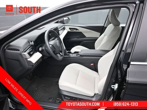 Used 2025 Toyota Camry XLE image 9