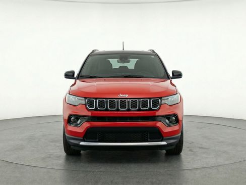 Used 2025 Jeep Compass Limited AWD/4WD image 2
