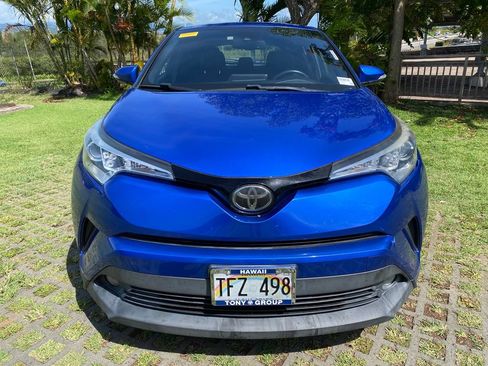 Used 2018 Toyota C-HR XLE FWD image 2