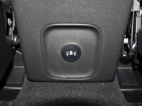 Used 2025 Ford Escape Platinum w/ Premium Technology Package image 28