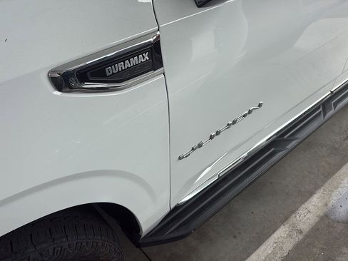 Used 2021 GMC Yukon SLT w/ SLT Premium Package image 8