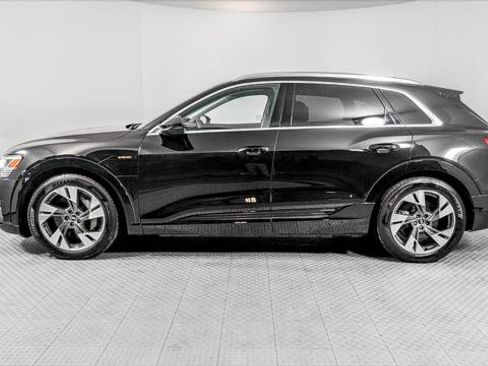 Used 2021 Audi e-tron Premium w/ Towing Package image 3