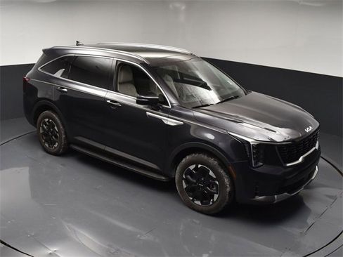 Certified 2025 Kia Sorento S w/ Panoramic Sunroof Package image 40