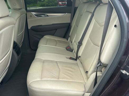 Used 2018 Cadillac XT5 Luxury w/ Driver Awareness Package AWD/4WD image 10