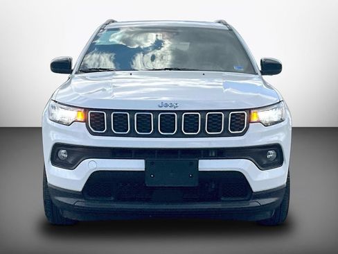 Used 2024 Jeep Compass Latitude AWD/4WD image 2