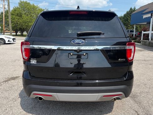Used 2017 Ford Explorer XLT w/ Equipment Group 201A AWD/4WD image 5