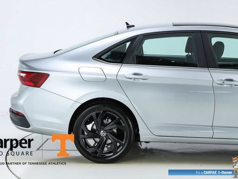 Used 2025 Volkswagen Jetta SE w/ Sunroof Package FWD image 11