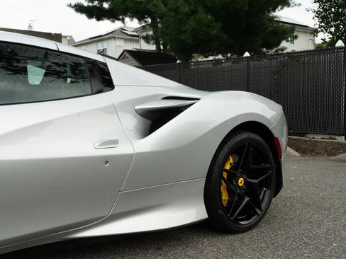 Used 2022 Ferrari F8 Tributo RWD image 63