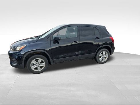 Used 2019 Chevrolet Trax LS w/ Tint and Cruise Package AWD/4WD image 4