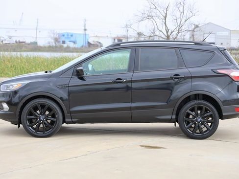 Used 2018 Ford Escape SE w/ SE Sport Appearance Package image 5