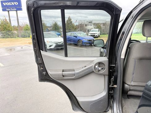 Used 2011 Nissan Xterra X AWD/4WD image 15