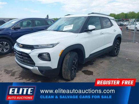 Used 2023 Chevrolet TrailBlazer LT AWD/4WD image 3