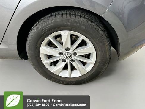 Used 2015 Volkswagen Golf S FWD image 28