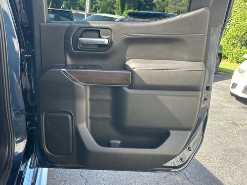 Used 2021 GMC Sierra 1500 SLT w/ SLT Convenience Package AWD/4WD image 17
