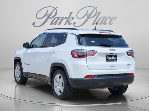 Used 2022 Jeep Compass Latitude FWD image 3