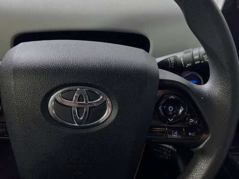 Used 2022 Toyota Prius LE image 20