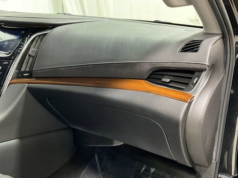 Used 2020 Cadillac Escalade ESV Luxury w/ Escalade Sport Edition AWD/4WD image 15