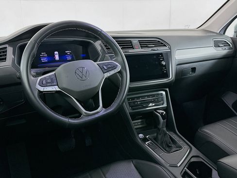 Used 2024 Volkswagen Tiguan SE image 17