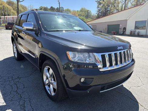 Used 2013 Jeep Grand Cherokee Overland w/ Trailer Tow Group IV image 8