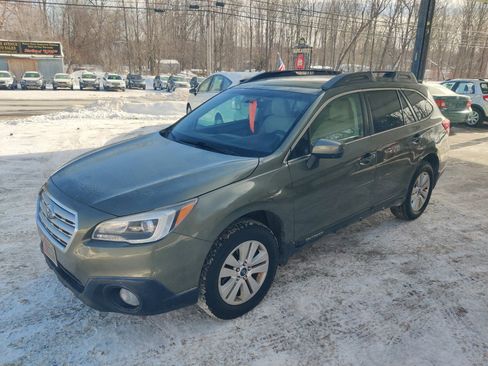 Used 2017 Subaru Outback 2.5i Premium image 2