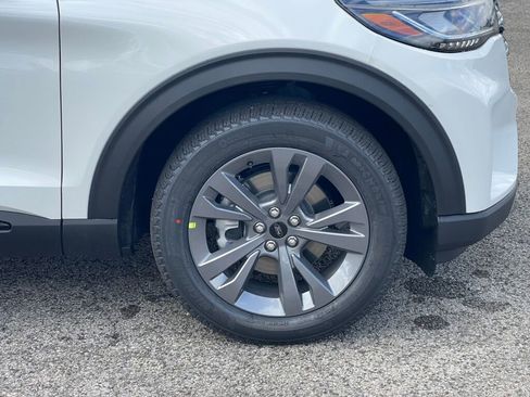 New 2026 Ford Explorer Active w/ Active Comfort Package image 17