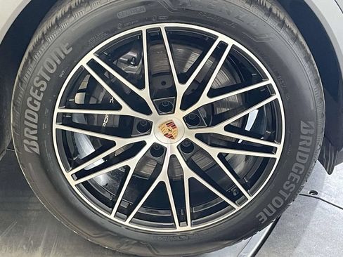 Certified 2025 Porsche Cayenne AWD/4WD image 14