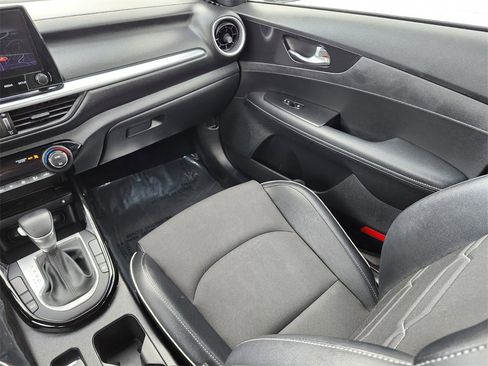 Used 2023 Kia Forte GT-Line w/ GT-Line Premium Package image 15