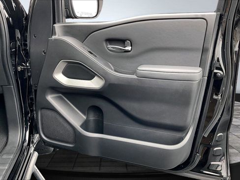 Used 2024 Nissan Frontier SV w/ SV Convenience Package image 25