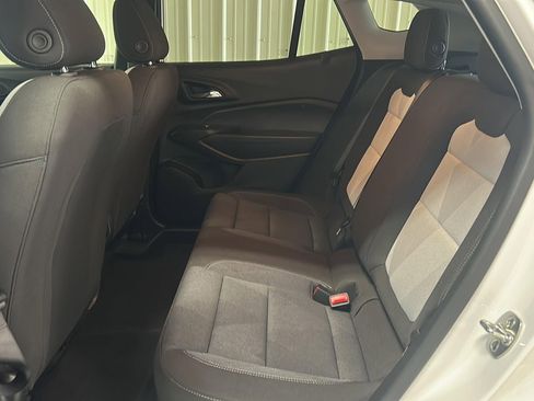 Used 2025 Chevrolet Trax LS w/ LS Convenience Package FWD image 18