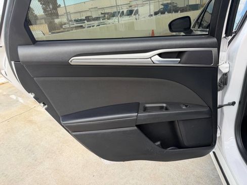 Used 2019 Ford Fusion SE image 29