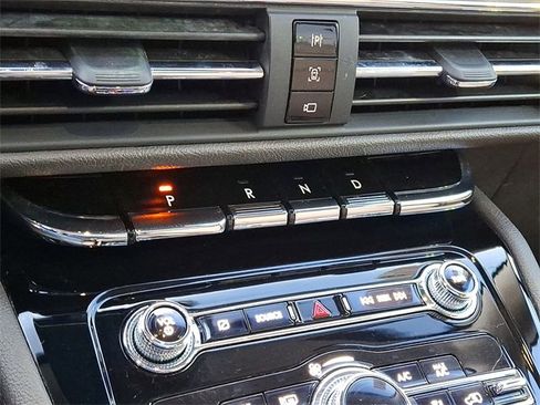 Used 2022 Lincoln Corsair AWD w/ Premium Package image 16