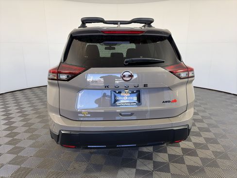 Used 2025 Nissan Rogue SV w/ Rock Creek Premium Package image 9