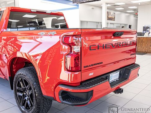 Used 2022 Chevrolet Silverado 1500 Custom w/ LPO, Dark Essentials Package AWD/4WD image 12