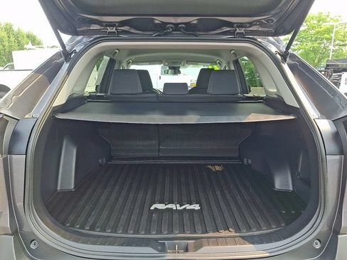 Used 2021 Toyota RAV4 LE AWD/4WD image 27
